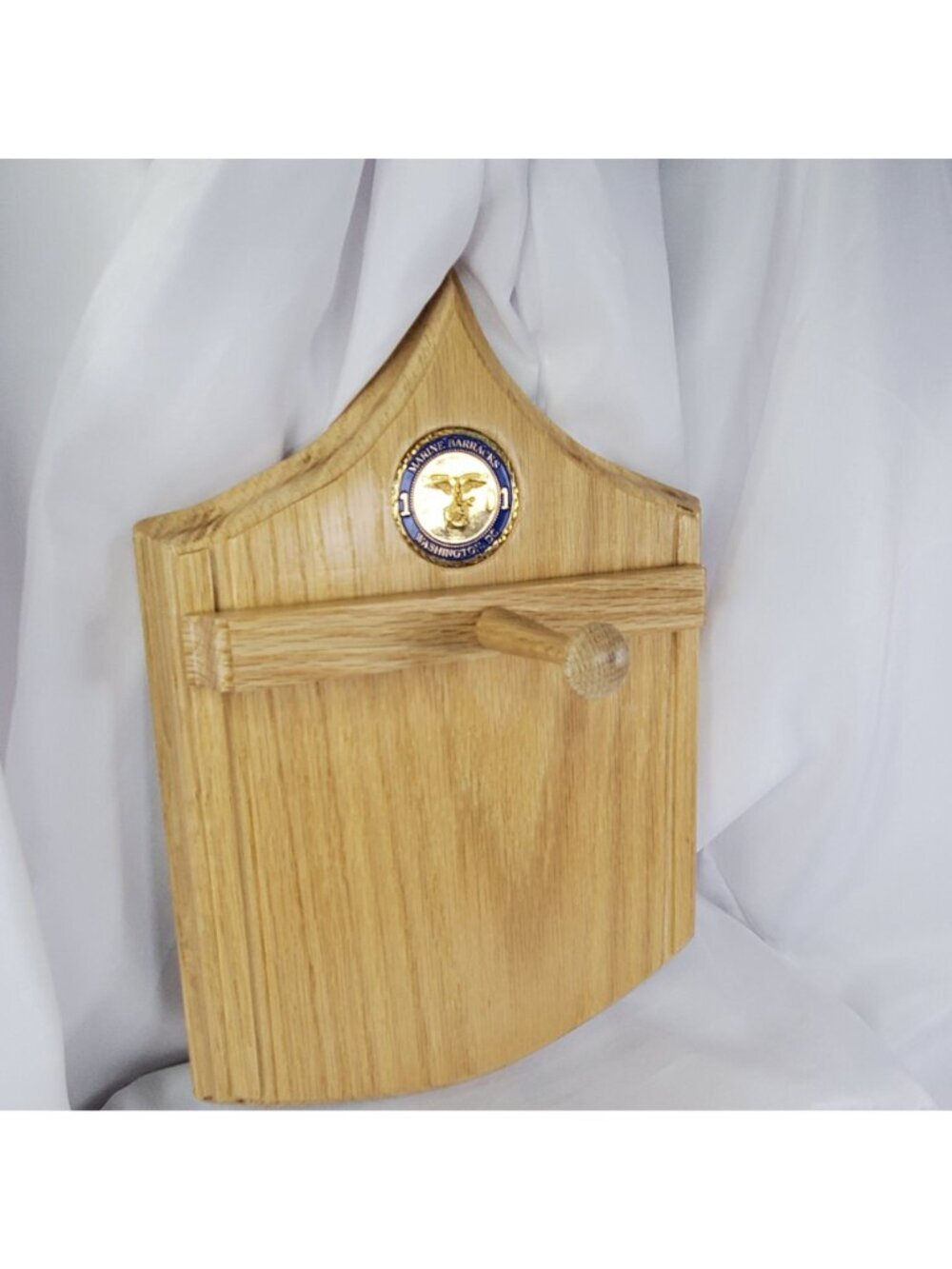 Marine Barracks 1802 Washington DC Oak Challenge Coin Coat or Hat Hook - Picture 6 of 10